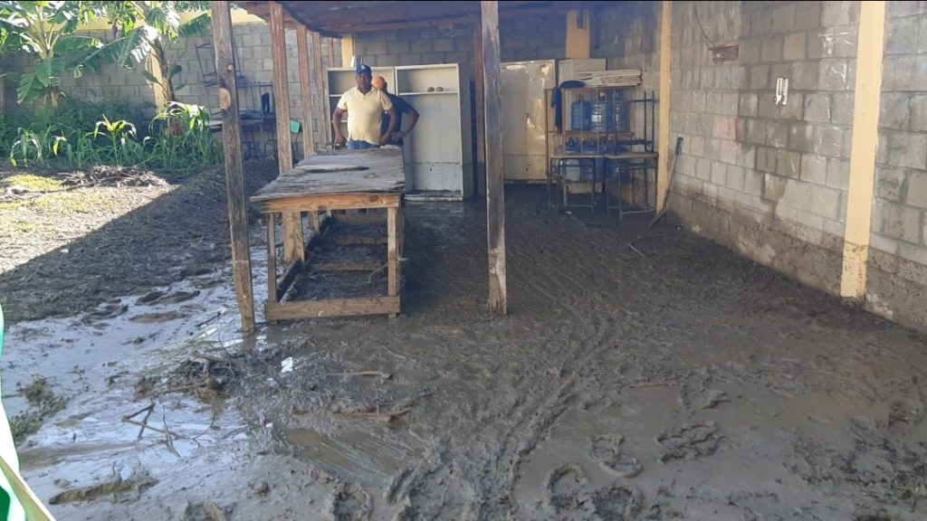Imagen del liceo afectado por las lluvias. (Fuente externa)