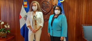 La rectora de la UASD, doctora Emma Polanco Melo y la Embajadora de la República de Turquía, Yeᶊim Kebapcioǧlu