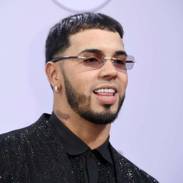 Bad Bunny y Anuel AA, ejecutivos atractivos de Liga de Baloncesto