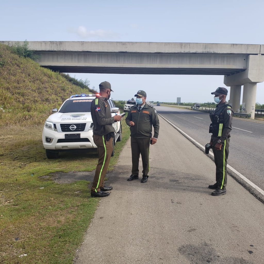Director Regional Este, DIGESETT hace inspección en tramo carretero Autopista El Coral
