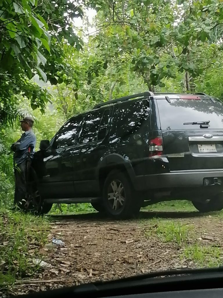 Acusan a exsenadora de Monte Plata de bloquear una vía pública