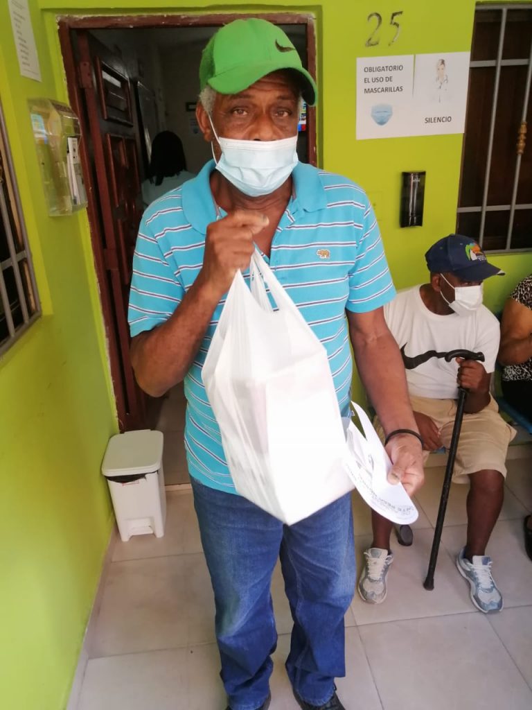 Fundación Dominicana de Desarrollo Humano Sostenible y Senasa asisten envejecientes