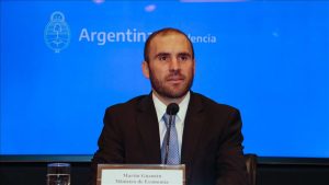 El ministro de Economía de Argentina dimite en medio de divisiones internas