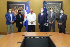 Superintendencia de Bancos e INTEC inician programa formativo para jóvenes profesionales