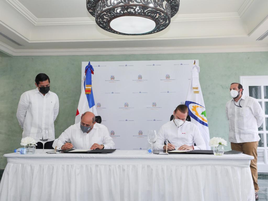 Index e Infotep firman acuerdo para capacitación a favor de la diáspora dominicana