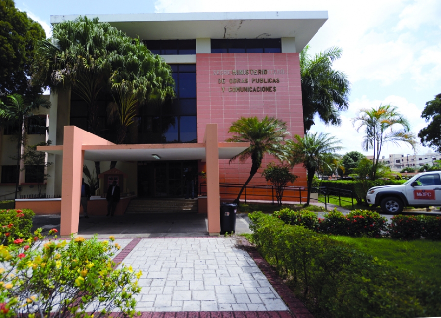 Fachada Obras públicas fuente externa