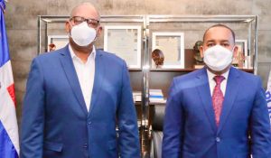 Director del Departamento Aeroportuario y candidato a rector UASD tratan inclusión de carrera en Administración y Gestión Aeroportuaria