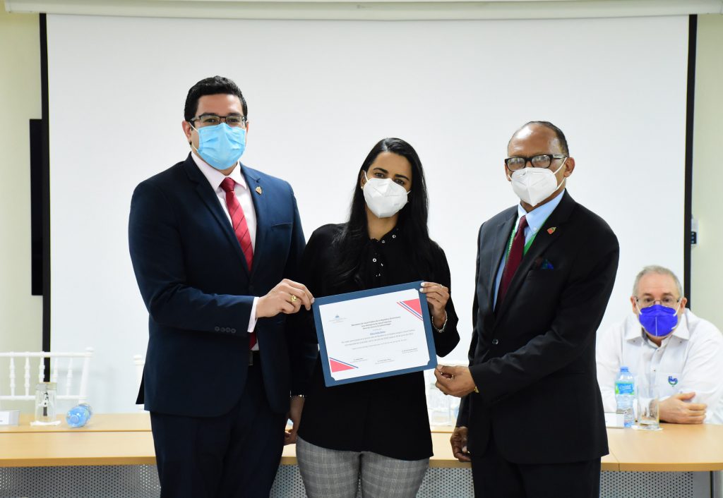 Entrega de reconocimientos a diez médicos residentes del área de epidemiología al finalizar el primer año de la residencia médica