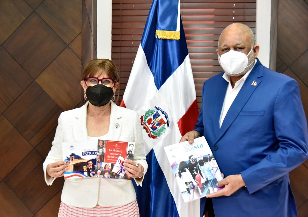 ministro de Educación Roberto Fulcar y Rebeca Grynspan, secretaria general de la Secretaría General Iberoamericana SEGIB