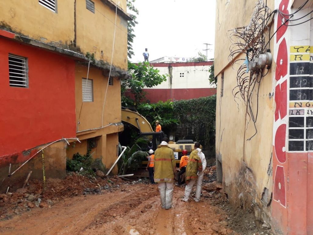 Mas de 24 horas después continúan la búsqueda del cuerpo de niño desaparecido en cañada