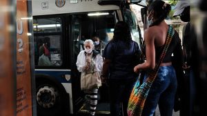 El comisionado de Salud de Nueva York, Dave Chokshi, aseguró este miércoles que si se puede hablar de un brote actualmente se trata de un brote entre personas no vacunadas. (Fuente externa)