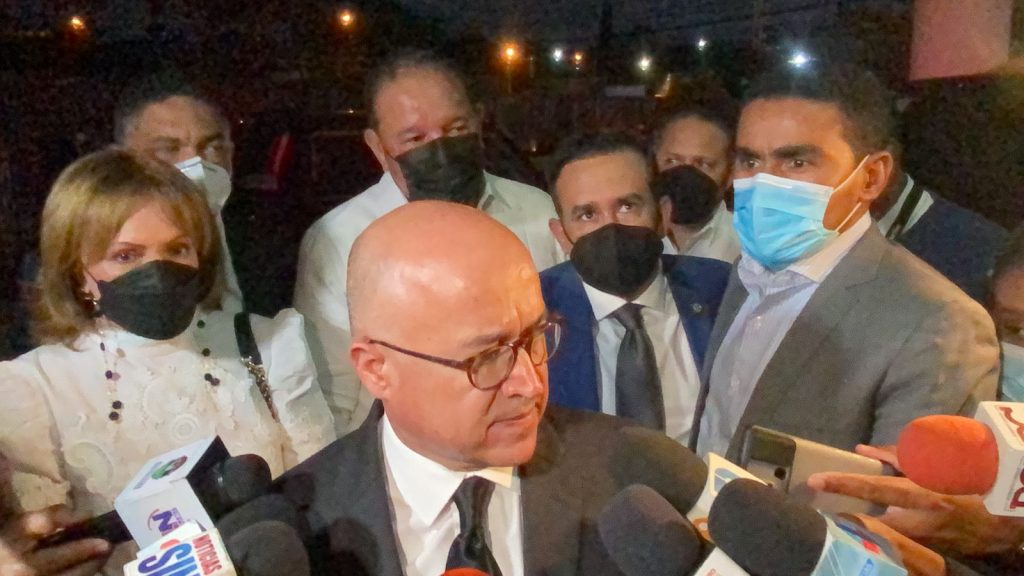 Comisión del PLD llega al velorio madre de Leonel, sin Danilo