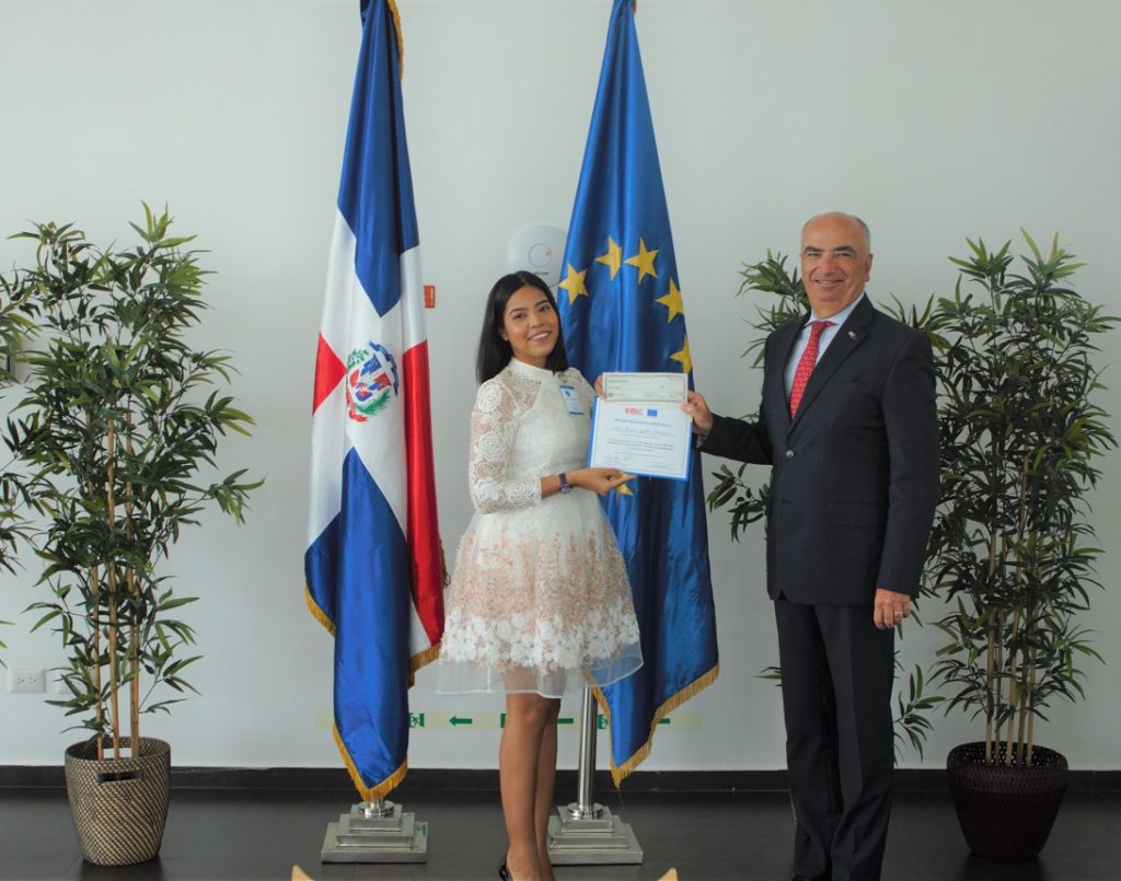 GANADORA CAT. PROFESIONAL - Karen Josefina Vásquez Fernández (Periódico El Día) BAJA RES