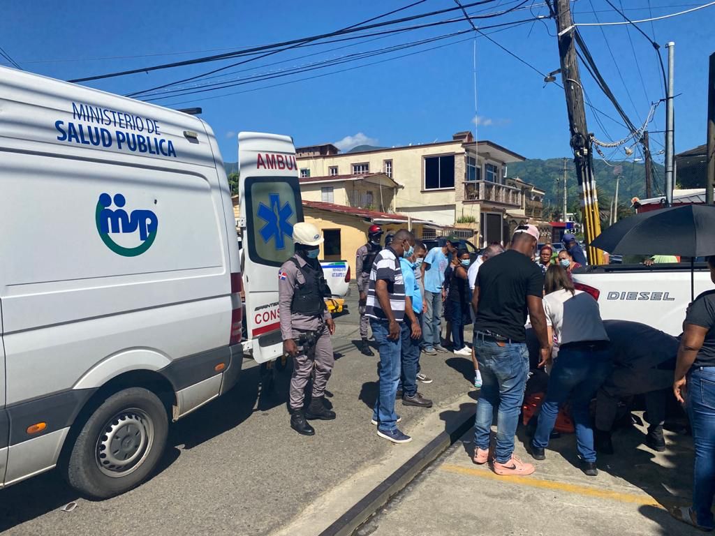 La jeepeta que impactó la motocicleta de los agentes policiales