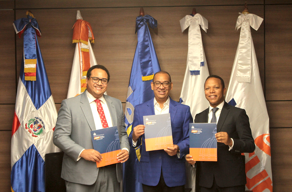 MOPC y las EDES firman acuerdo para iluminar vías públicas urbanas e  interurbanas