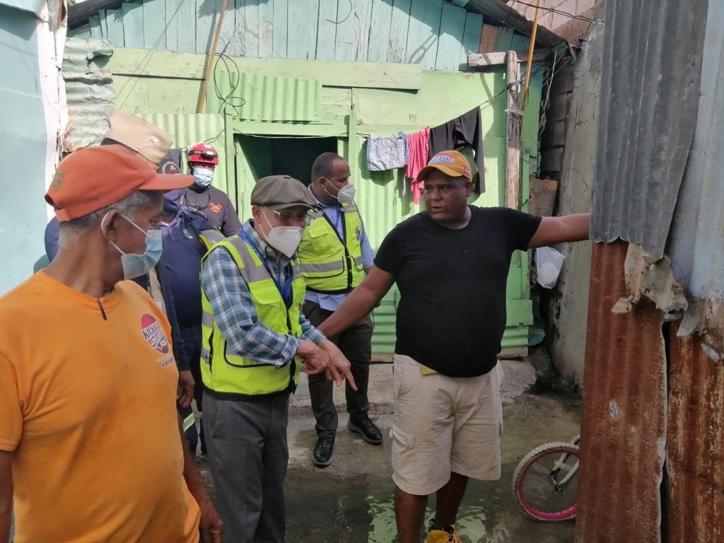 Alcalde Manuel Jiménez anuncia desalojos preventivos en zonas vulnerables de Santo Domingo Este