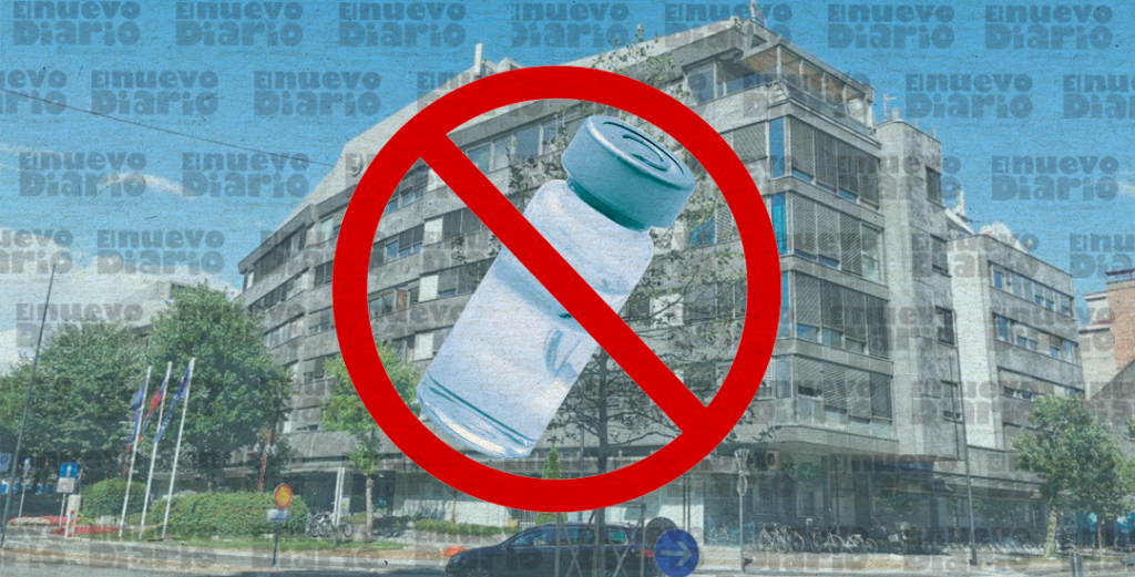 Antivacunas irrumpen en la sede de la televisión pública eslovena. (Ilustración: Yasmín Esmeralda Díaz)