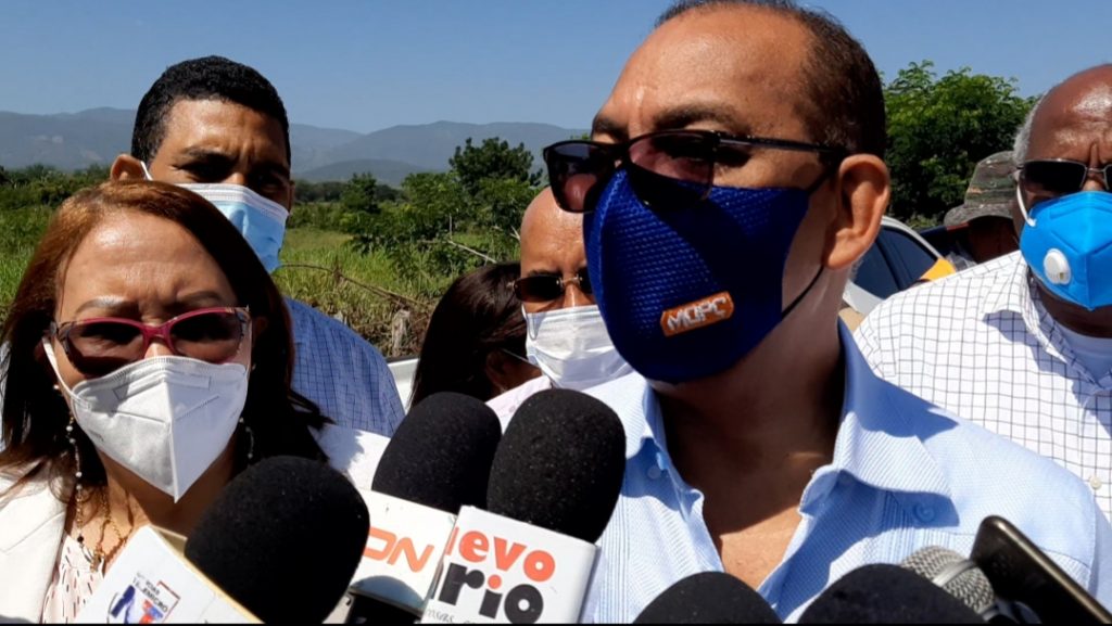 Ministro de Obras Públicas Deligne Asceción inspecciona trabajos en San Juan