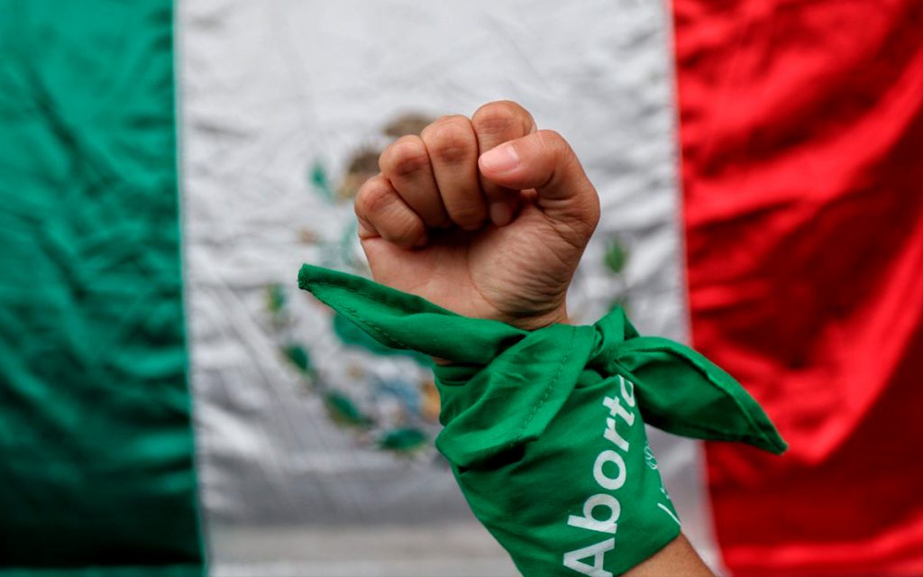 Tras el fallo del martes, el presidente de la Suprema Corte, Arturo Zaldívar, anunció que el Instituto Federal de Defensoría Pública dispondrá de abogados públicos para defender a las mujeres procesadas por el crimen. (Fuente externa)