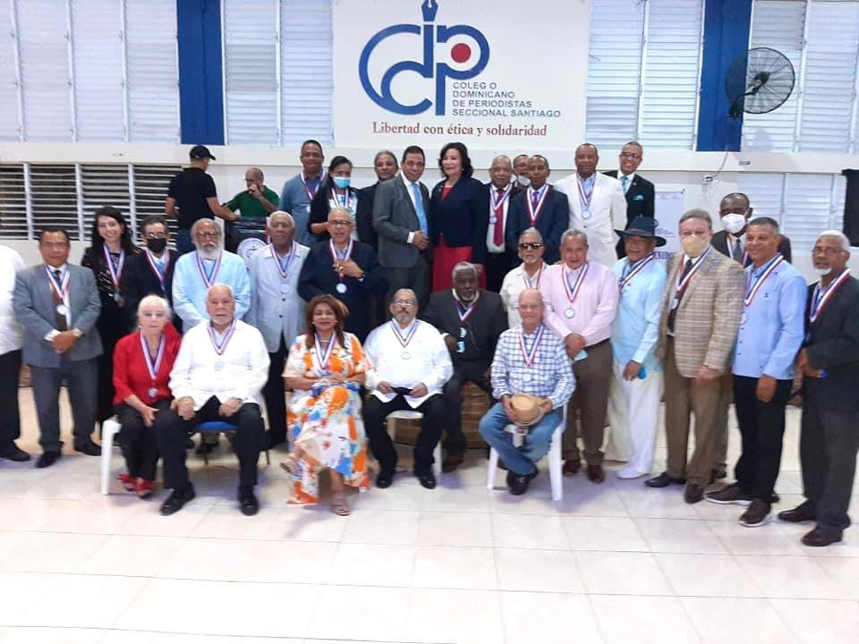 CDP entrega medallas a periodistas destacados en Santiago – El Nuevo ...
