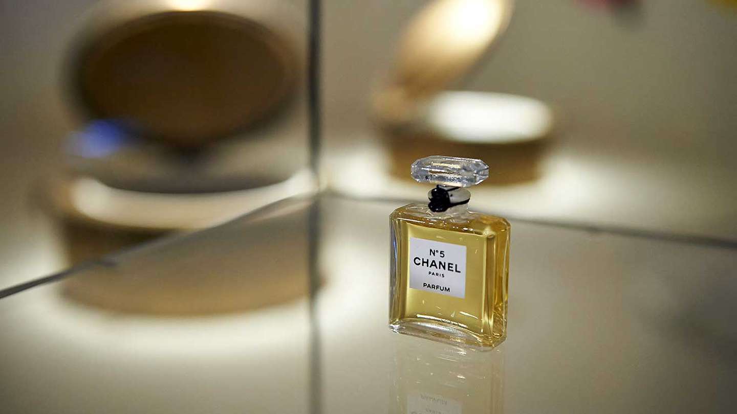 Los 100 a os del Chanel N 5 se celebran en Miami en un bosque