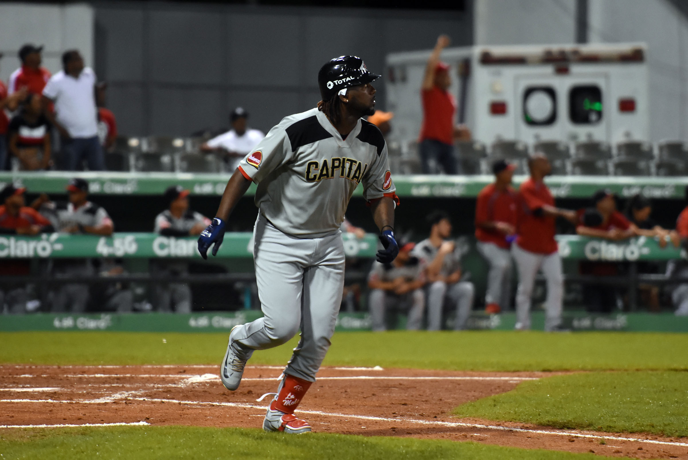 Franmil Reyes prepara su debut con Leones (Vídeo) - Momento Deportivo RD