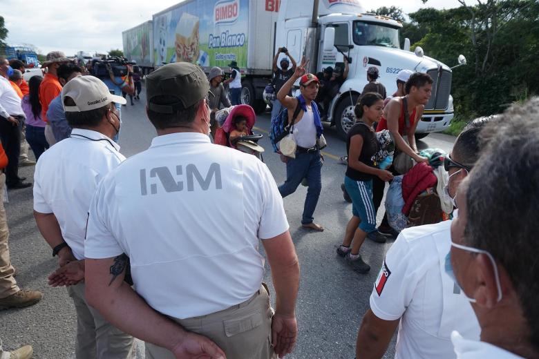 La Caravana Migrante Descansa Tras Entrar Al Estado Mexicano De Veracruz