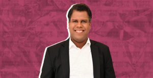 El comunicador y economista Ernesto Jiménez. (Ilustración: Yasmín Esmeralda Díaz)