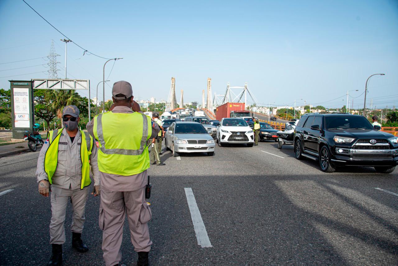 Valoran como positiva prohibición de retenes y chequeos por parte de la Policía Nacional