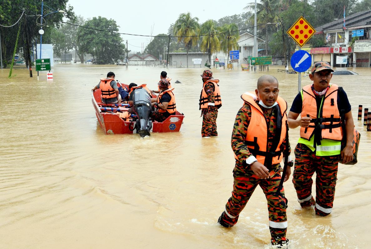 Al Menos 7 Muertos Y 34 000 Desplazados Debido A Las Inundaciones En