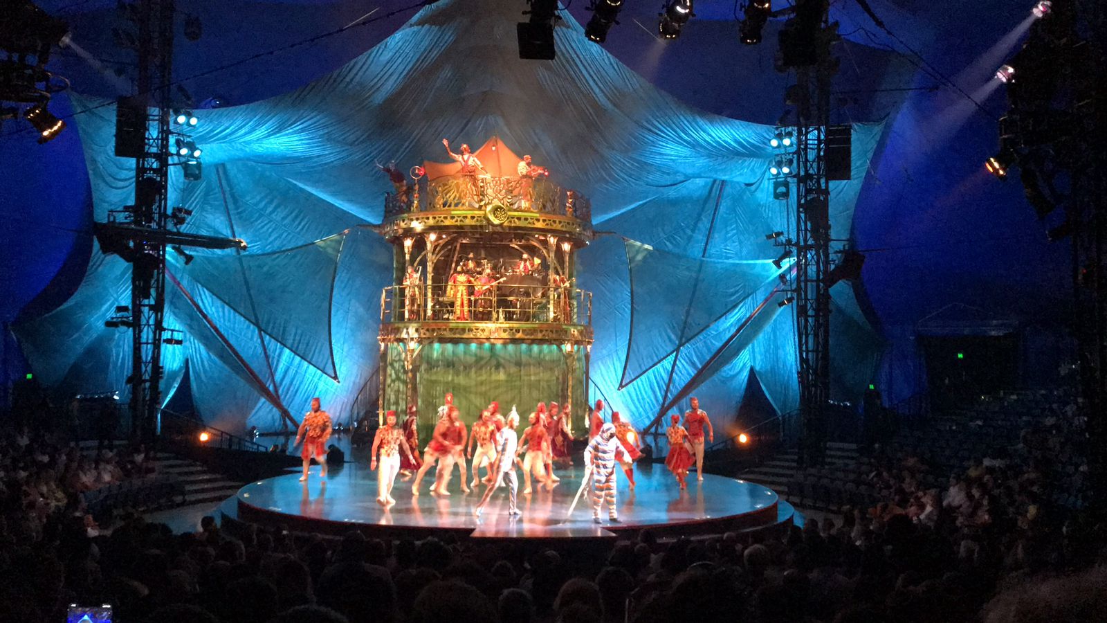 “Kooza” de Cirque Du Soleil sorprende con un impresionante montaje en