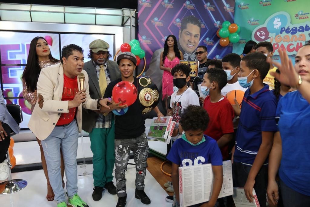 Campeón Mundial Erick “Mini PacMan” Rosa regala alegría a niños en el ...