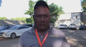 (VIDEO) Reportero "Tonti Problemas” denuncia fue asaltado en Santiago y Policía no le hace caso