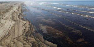 Repsol atribuye a "fenómeno imprevisible" derrame de petróleo en mar de Perú