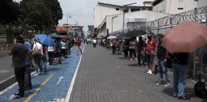 Costa Rica reduce restricciones al comercio y la movilidad en la pandemia