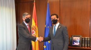 Omar Fernández conversa con presidente TC de España sobre defensa de "las constituciones"