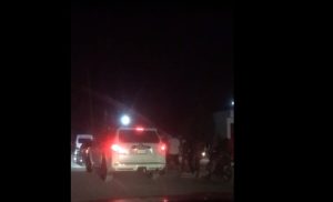 (VIDEO) conductor choca otro vehículo al intentar huir de agentes Digesett en Boca Chica