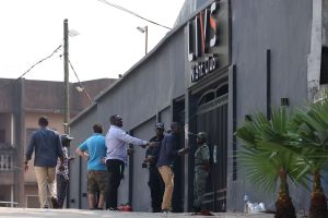 Al menos 16 muertos por un incendio en un club nocturno en Camerún