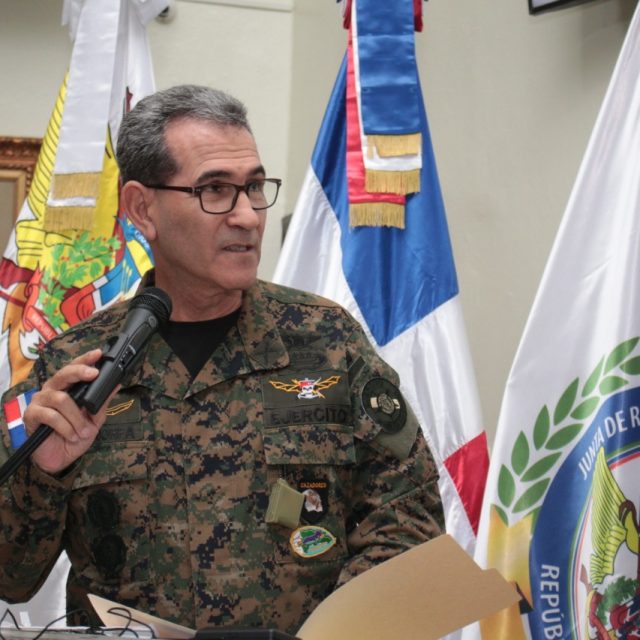 MIDE and the Army Retirement Council. sign a contract with a private health center