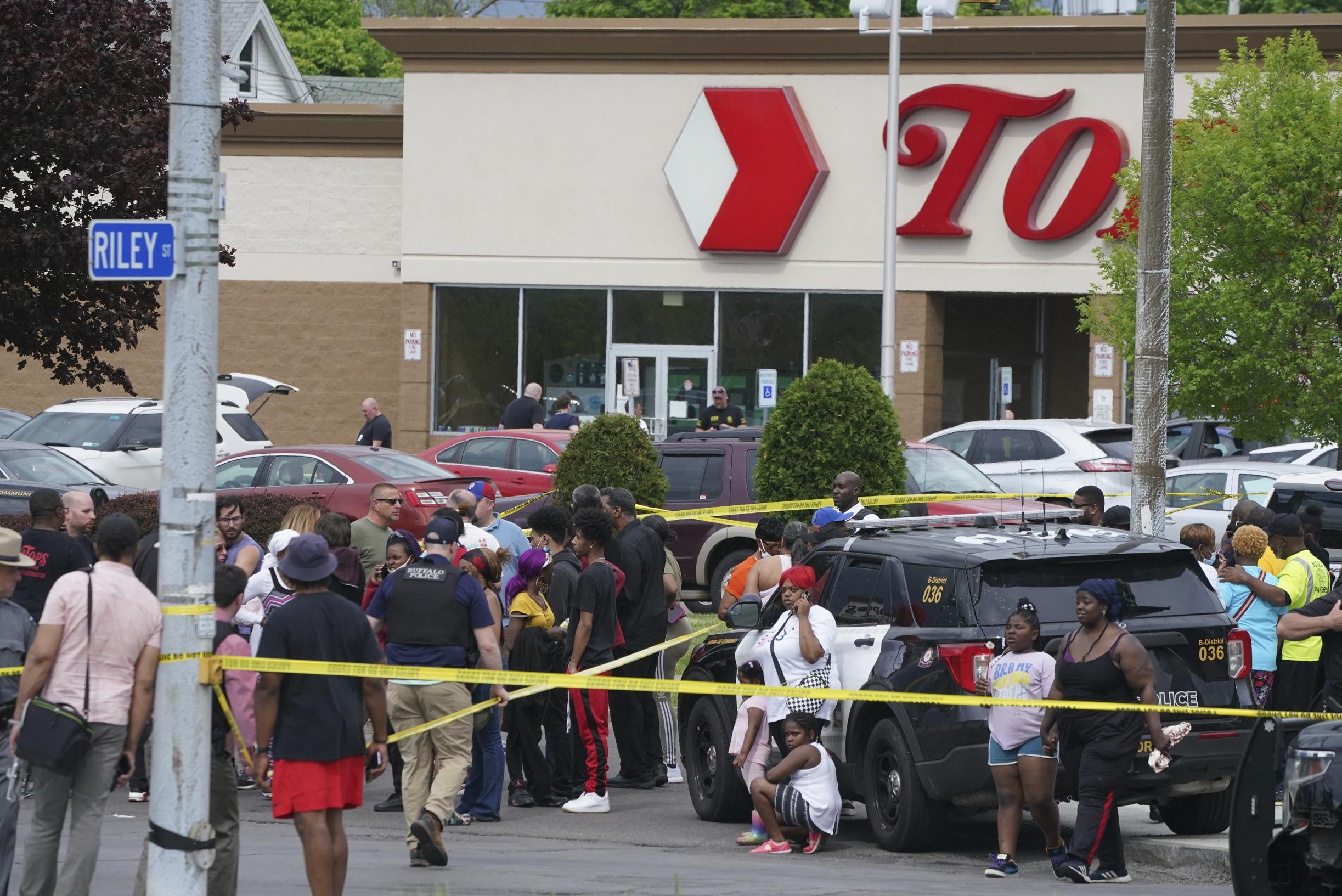 Identifican y apresan joven que mató a 10 personas en un supermercado de Búfalo de NY