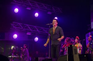 Carlos Vives sale en busca del Caballo en un extraordinario concierto de música caribeña