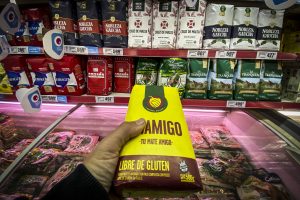 La yerba mate resiste la inflación en Argentina y se usa para suplir comidas