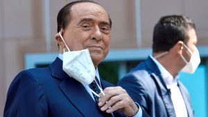 Berlusconi tenía "esclavas sexuales" en sus fiestas, según la fiscalía