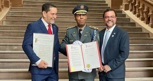 Mayor PN y exoficial del NYPD David Vargas es reconocido con proclama por el senado estatal de NY