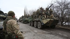 Rusia se atrinchera en el sur de Ucrania y prepara terreno para guerra larga