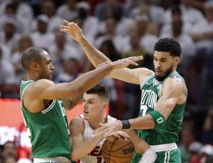 Los Celtics arrollaron al Heat en el regreso a juego de Al Horford