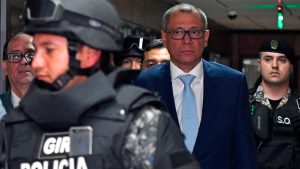 Exvicepresidente Glas vuelve a cárcel de Ecuador tras anularse habeas corpus