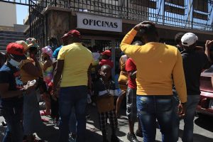 Migrantes haitianos claman ayuda en la catedral de la mexicana Ciudad Juárez