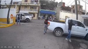 Video muestra un asalto “de película” a estación de GLP en Los Mameyes, SDE