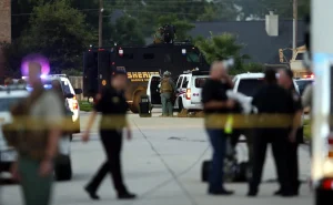Al menos dos muertos y 13 heridos en un tiroteo en una escuela de Texas